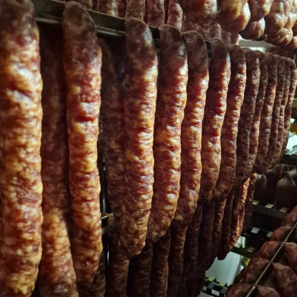 KIEŁBASA DOJRZEWAJĄCA Z WINEM